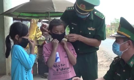 Nữ thiếu tá viết ca khúc về người lính chống dịch COVID-19 trên biên thùy