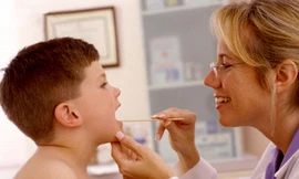 Chăm sóc trẻ sau cắt Amidan