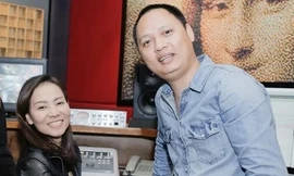 Nhạc sĩ Nguyễn Hải Phong (phải) và Thu Minh ở một buổi tập nhạc năm 2017. Anh là tác giả ca khúc Taxi, Đường cong. Ảnh: HP.