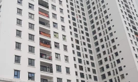 Chung cư mới bàn giao đã đỏ rực băng rôn 'tố' căn hộ hụt diện tích