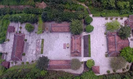 Hé lộ loạt công trình sai phép 'xẻ' đất rừng tại Thạch Thất