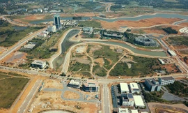 Theo Quy hoạch chung thủ đô đến năm 2030 và tầm nhìn 2050, Hà Nội có 5 đô thị vệ tinh gồm: Hòa Lạc, Sơn Tây, Xuân Mai, Phú Xuyên và Sóc Sơn. Tuy nhiên, do nhiều yếu tố cho đến nay, các khu đô thị này vẫn trong tình trạng "bất động".