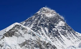 Đỉnh Everest vẫn còn “nhỏ bé” so với những ngọn núi bí ẩn nằm sâu dưới bề mặt Trái Đất.