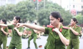 Xem nữ sinh Học viện Cảnh sát đánh võ, gấp chăn màn 'vuông như bánh chưng'