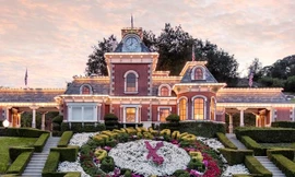 Neverland là vùng đất thần tiên với cảm hứng thiết kế từ phim hoạt hình Peter-Pan với công viên giải trí cùng các loại cây ngoại lai kỳ quái. 