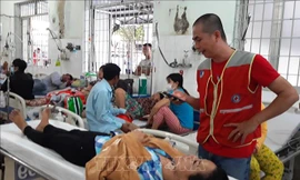 Chị Trần Thị Tuyết Mai được đưa đi cấp cứu tại Bệnh viện đa khoa tỉnh Tây Ninh.