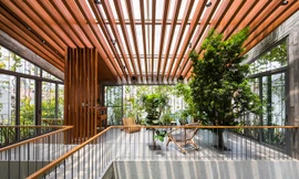 Ngôi nhà xanh được xây dựng trên nền đất rộng 250m2 tại một khu dân cư ở TP.HCM.