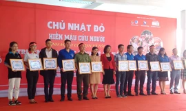 Sôi động Chủ nhật Đỏ tại thành phố biển Đà Nẵng