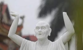 Người dân bức xúc trước việc 16 pho tượng La Hán bị kẻ xấu chặt phá