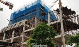 Chung cư 158 Nguyễn Sơn xây đến tầng 15 nhưng vẫn chưa được nghiệm thu phần móng.