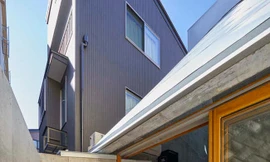 Ngôi nhà chú lùn 18m2 giữa lòng thủ đô gây sốt của cặp vợ chồng trẻ