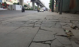 Vỉa hè lát đá độ bền 70 năm, mới dùng 2 năm đã vỡ vụn