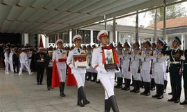 Lễ đưa tang đồng chí Nguyễn Đức Bình. (Ảnh: Doãn Tấn/TTXVN)