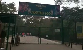 Cổng vào công viên Chhatbir, nơi xảy ra thảm kịch hôm chủ nhật. Theo AFP/IT.