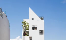 Vợ chồng trẻ ở TPHCM xây nhà hướng tây mà vẫn mát rượi nhờ thứ này