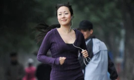 Ngô Phương Lan tập bắn súng chuẩn bị rước đuốc Olympic