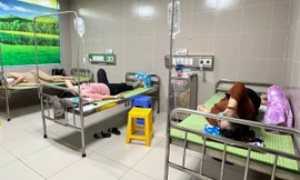 Chi tiết vụ 1 người tử vong cùng hàng chục người nhập viện khi dự tiệc cưới có món tiết canh