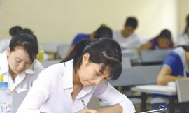 Tuyển sinh Đại học: Không thể để điểm sàn quá thấp