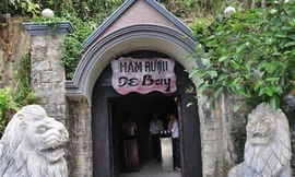 Hầm rượu cổ xuyên lòng núi