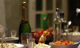 65 người ngộ độc trong tiệc mừng năm mới