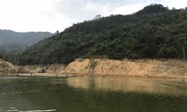 Gian nan đường vào xã Hữu Khuông (Ảnh: Nguyễn Duy)