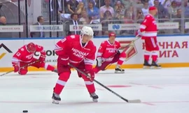 Putin ghi 5 bàn trong trận khúc côn cầu với tuyển thủ Olympic