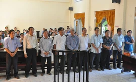 Các bị cáo tại phiên tòa sáng nay