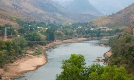 Sông Mã, đoạn qua xã Tèn Tắn (huyện vùng cao Mường Lát) - nơi ông Tú mất tích. Ảnh: Mạnh Cường.