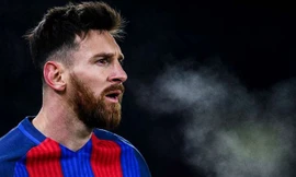 Messi chạm tay vào Giày Vàng châu Âu