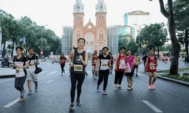 Diễm My hào hứng trên đường chạy