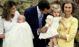 Hai công chúa xinh đẹp sẽ thừa kế ngai vàng Tây Ban Nha