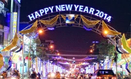 Tản bộ đường đèn trong ngày Tết