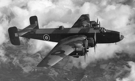 Mỗi oanh tạc cơ Anh có thể thả 4.000 khối thức ăn nhiễm mầm bệnh than. Ảnh: WW2HQ.