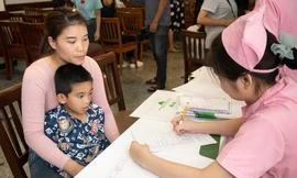 Bệnh viện Hồng Ngọc và Facing the World phẫu thuật dị tật từ thiện 