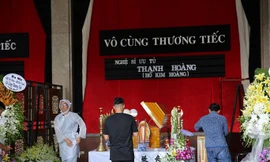 Đồng nghiệp đau buồn bật khóc trong lễ viếng nghệ sĩ Thanh Hoàng