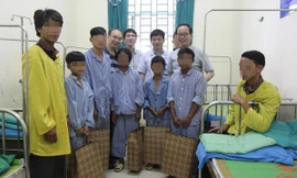 3 anh em trong một gia đình bị rối loạn phát triển giới tính