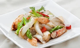 Cua xào nấm mèo.