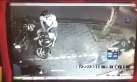 Hai thanh niên dàn cảnh trộm xe SH