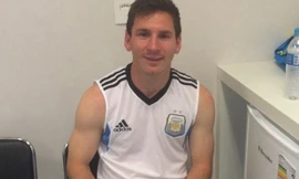 Messi khoe ảnh trong khi chờ kiểm tra doping. 