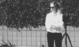 Matilda quá chán nản với việc đứng trước tủ quần áo hàng giờ trước khi đi làm.