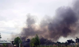 Nhà xưởng ở Hải Phòng cháy ngùn ngụt lúc sáng sớm