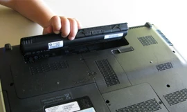 Tháo pin để bảo vệ khỏi nhiệt độ khi sử dụng hiệu năng cao. 