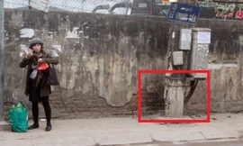 Cột điện gãy, nghiêng ngả... khiến dân Hà Nội khiếp vía