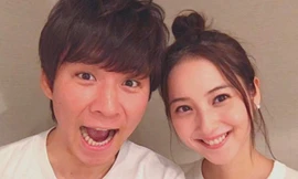 Nozomi Sasaki và Ken Watabe.