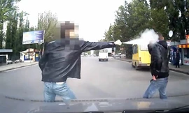 Tài xế thẳng tay xử đầu gấu