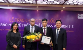 COO của ControlCase trao chứng chỉ bảo mật PCI DSS 3.2 cho TPBank và nhận định TPBank là một trong những nhà băng có tốc độ phát triển ngân hàng số đáng kinh ngạc nhất tại Việt Nam