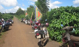 Gia đình đang mai táng cho cháu Mến 