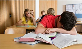 Buồn ngủ vào ban ngày cảnh báo bệnh nghiêm trọng