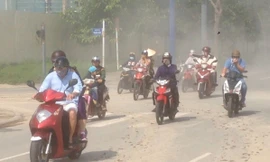 Môi trường nhiều khói, bụi là một nguyên nhân làm bệnh tai mũi họng tái phát.