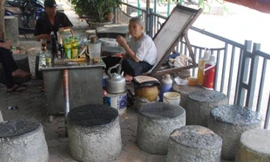 Độc đáo quán trà 'cối đá' giữa Thủ đô